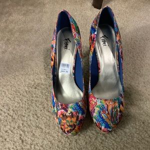Fioni Multi-color Pumps